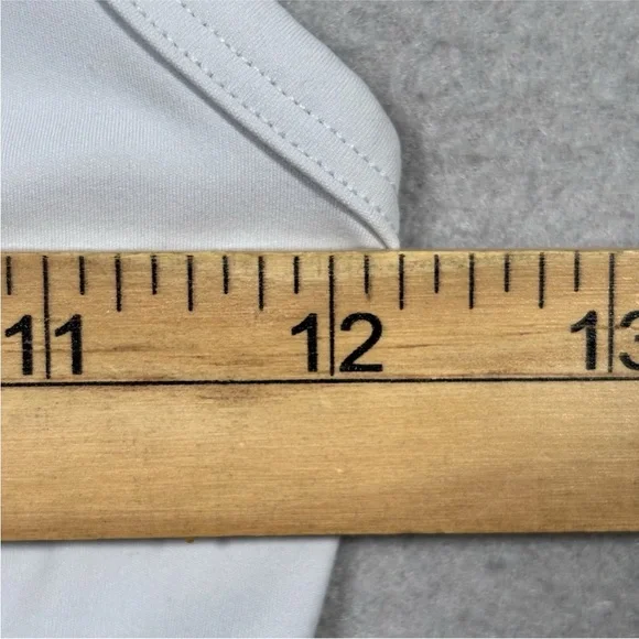 Lululemon Nulux Racerback Cropped Tank  Women’s Xsmall (0/2) Vapor Light Gray - Picture 6 of 10